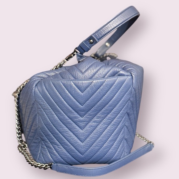 Elegant Blue Chevron Shoulder Bag - Picture 3 of 10